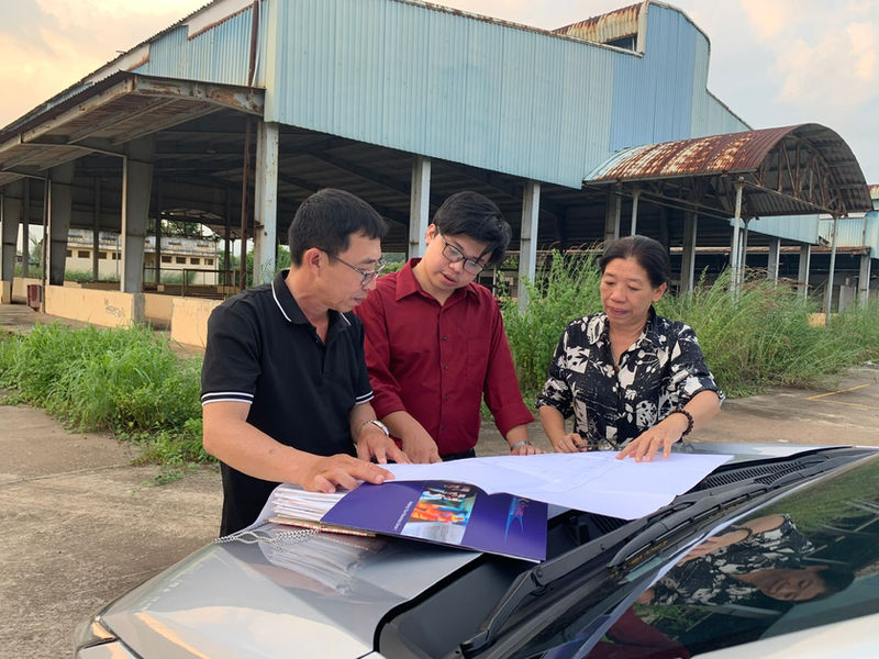 K-Biz team at project site